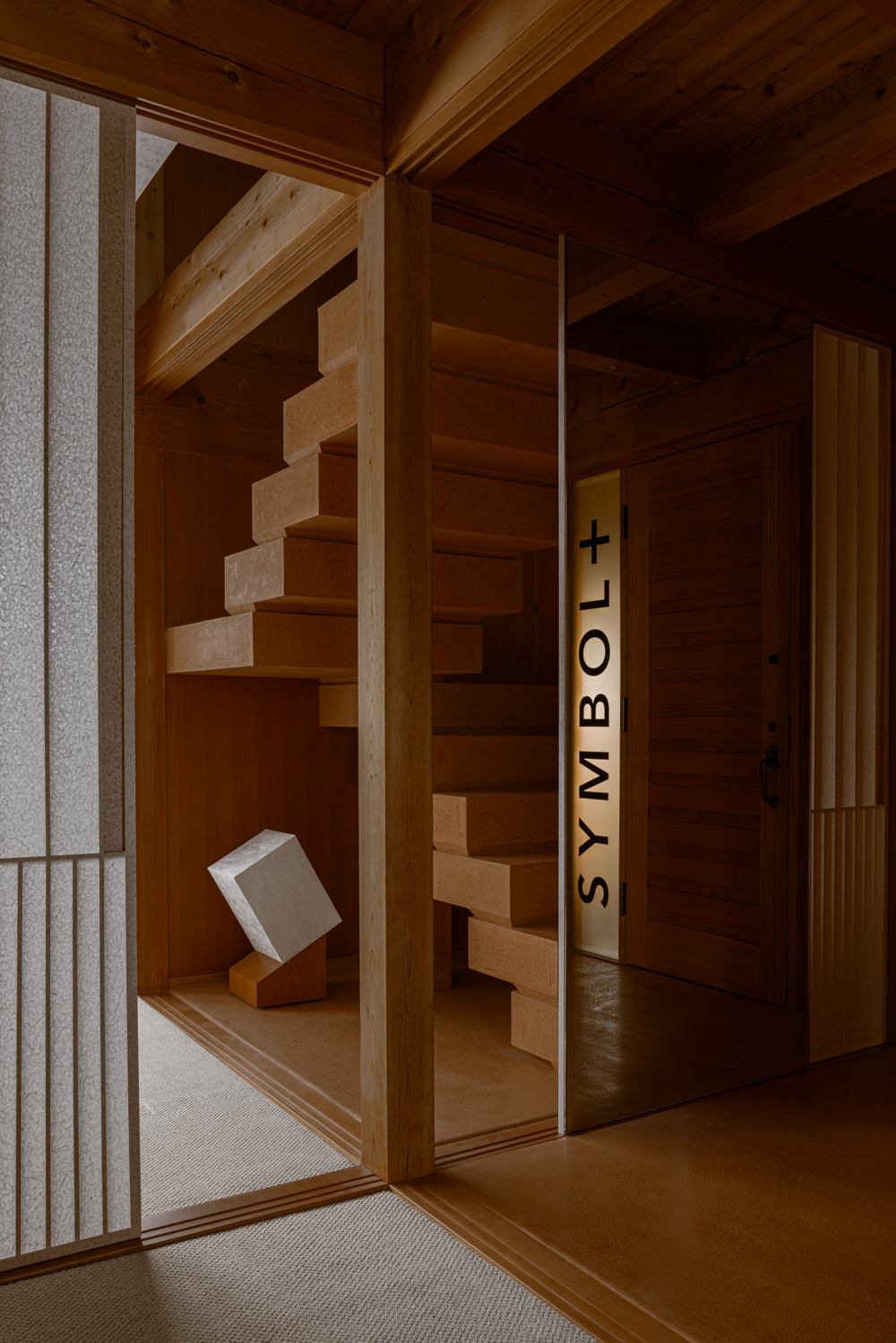 Staircase and reception area, photo: Keishi Horikoshi / SYMBOLPLUS